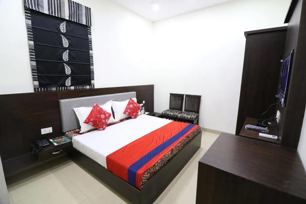 Hotel Ng Paradise Jagadhri Экстерьер фото